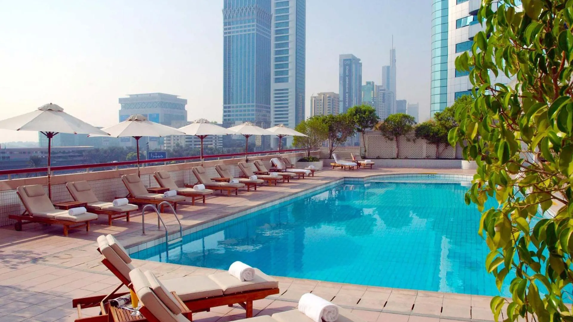 Millennium Plaza Downtown Suites Dubai 5*,